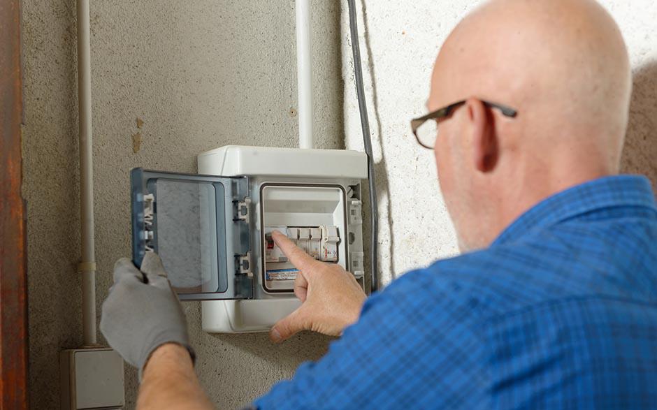 cherche électricien Paris 2